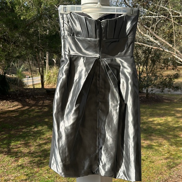 Love size 2 gray semi-formal strapless dress. Stunning! - Picture 4 of 8